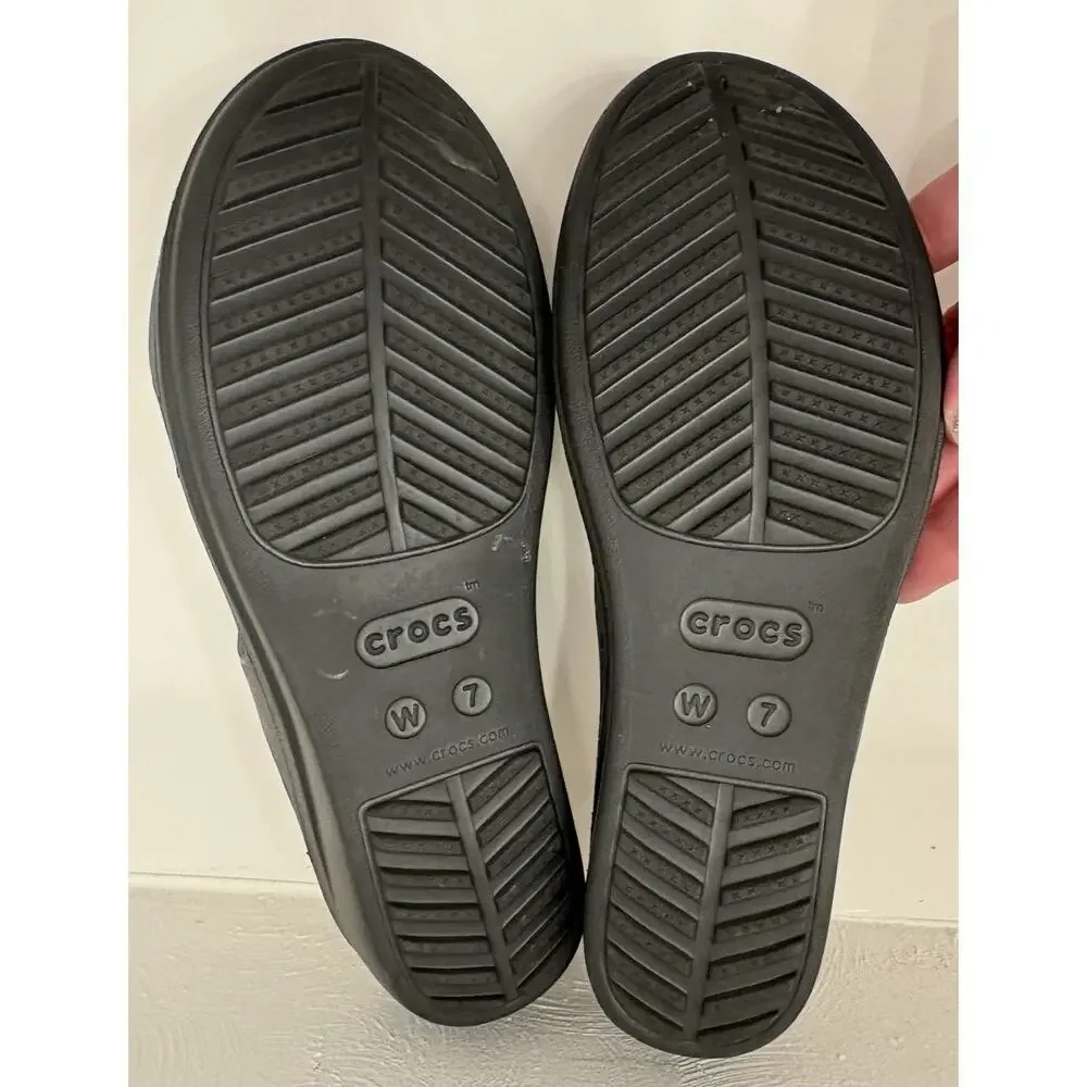 Crocs Sanrah Black Wedge Sandal Embellished Rhinestone Circle Medallion Size 7